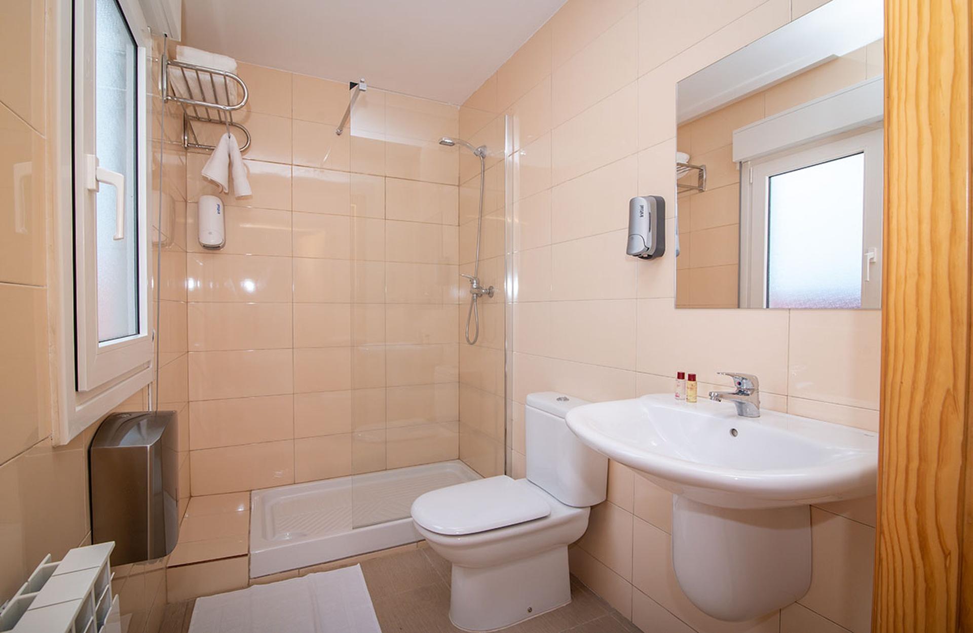 Hospedería Les Coves, alojamiento moderno y cómodo cerca de Alcalá de Chivert.